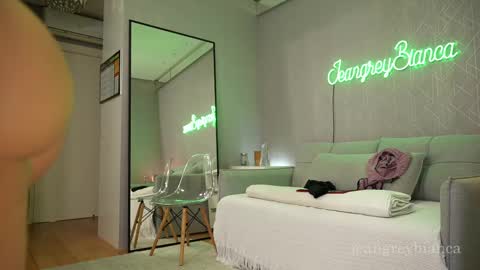 Bianca online show from 02-18-25, 10:25