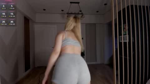 Snapshot of jee__son chatting on 11-25-25, 01:55 jee__son online show from 11-25-25, 01:55