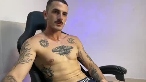 Snapshot of jeff_cube chatting on 09-29-25, 04:01 Jeff and Mugi Independent model online show from 09-29-25, 04:01