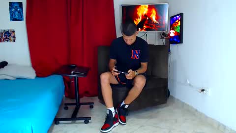 Snapshot of jeffer21_hot chatting on 06-10-26, 03:18 jeffer21_hot online show from 06-10-26, 03:18