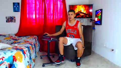 Snapshot of jeffer21_hot chatting on 06-22-26, 12:02 jeffer21_hot online show from 06-22-26, 12:02