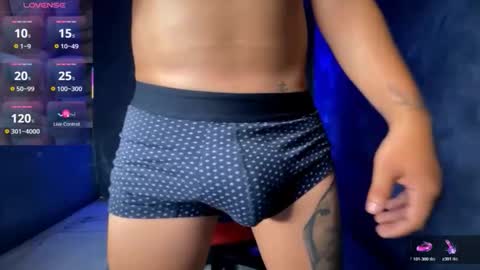 Snapshot of jeffvalemtino chatting on 10-19-25, 11:27 jeffrey online show from 10-19-25, 11:27