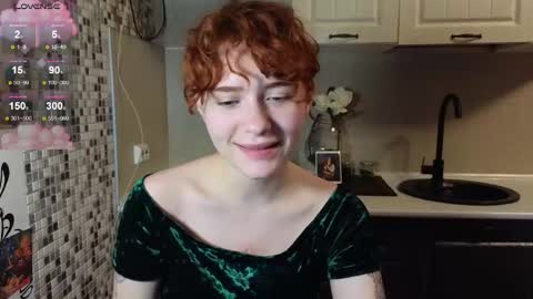 Snapshot of jelly_cherry chatting on 11-11-25, 10:10 Emily online show from 11-11-25, 10:10
