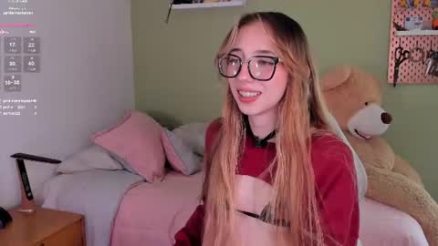 Snapshot of jelly_w5 chatting on 06-25-26, 01:49 Jelly online show from 06-25-26, 01:49