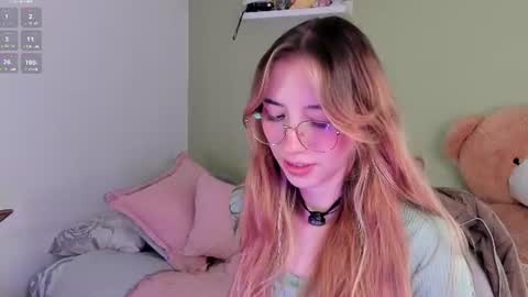 Snapshot of jelly_w5 chatting on 06-29-26, 01:56 Jelly online show from 06-29-26, 01:56