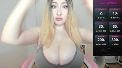 Snapshot of jenahaze chatting on 06-18-26, 10:41 Jena online show from 06-18-26, 10:41