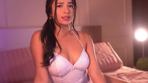 Snapshot of jenesaisquoi_ chatting on 02-06-25, 11:15 Isabella online show from 02-06-25, 11:15
