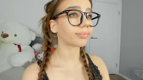 Snapshot of jenie_fire chatting on 12-08-24, 05:33 Dolly online show from 12-08-24, 05:33