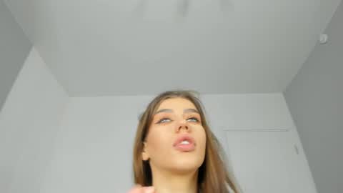 Snapshot of jenie_fire chatting on 12-20-24, 04:25 Dolly online show from 12-20-24, 04:25