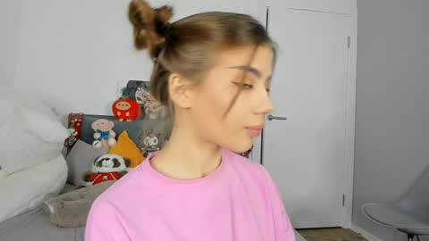 Snapshot of jenie_fire chatting on 12-22-24, 04:27 Dolly online show from 12-22-24, 04:27