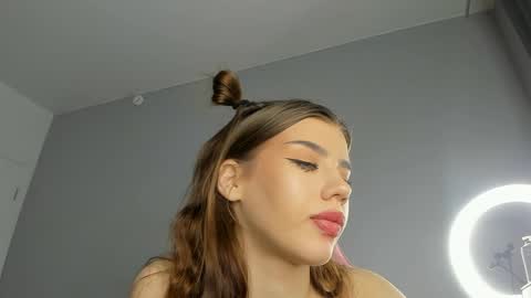 Snapshot of jenie_fire chatting on 01-05-25, 07:28 Dolly online show from 01-05-25, 07:28
