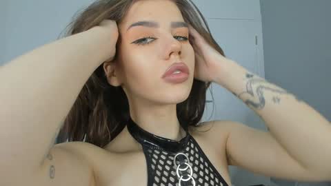 Snapshot of jenie_fire chatting on 01-17-25, 07:27 Dolly online show from 01-17-25, 07:27