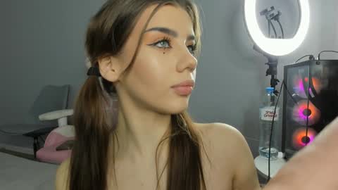 Snapshot of jenie_fire chatting on 01-24-25, 07:28 Dolly online show from 01-24-25, 07:28