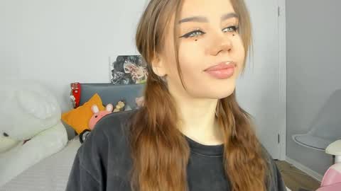 Snapshot of jenie_fire chatting on 01-31-25, 01:23 Dolly online show from 01-31-25, 01:23