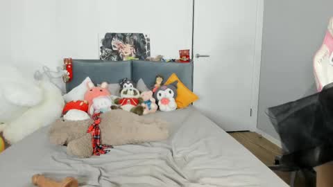 Snapshot of jenie_fire chatting on 02-21-25, 01:22 Dolly online show from 02-21-25, 01:22
