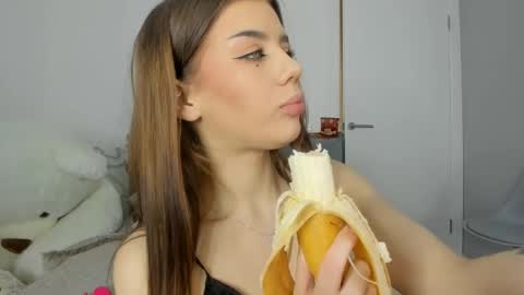 Snapshot of jenie_fire chatting on 02-27-25, 04:21 Dolly online show from 02-27-25, 04:21