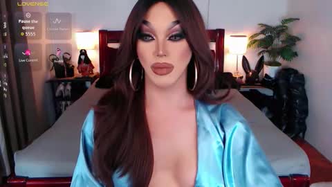 Queen Jenifer online show from 03-10-26, 06:40