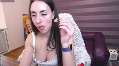 Snapshot of jeniferstone chatting on 05-12-26, 08:33 Kira online show from 05-12-26, 08:33