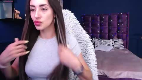 Snapshot of jeniferstone chatting on 06-15-26, 07:54 Kira online show from 06-15-26, 07:54