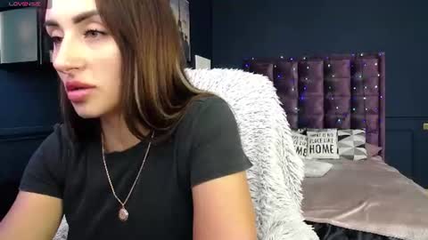 Snapshot of jeniferstone chatting on 08-01-26, 08:24 Kira online show from 08-01-26, 08:24