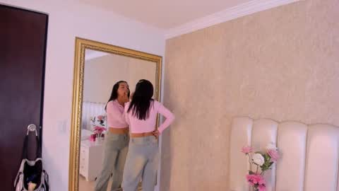 Snapshot of jenifferlopez_ chatting on 11-23-25, 02:06 Samanta online show from 11-23-25, 02:06