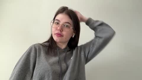 Snapshot of jeninebourgoyne chatting on 03-30-26, 10:27 Mary online show from 03-30-26, 10:27