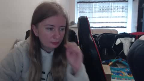 JenisAndPeter online show from 10-27-25, 07:45