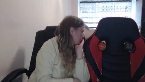 JenisAndPeter online show from 11-06-25, 07:20