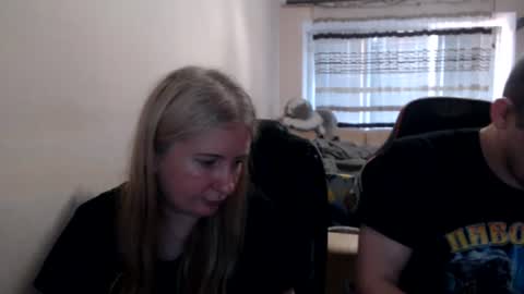 Snapshot of jenisandpeter chatting on 06-20-26, 05:49 JenisAndPeter online show from 06-20-26, 05:49