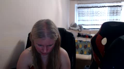 Snapshot of jenisandpeter chatting on 06-24-26, 05:34 JenisAndPeter online show from 06-24-26, 05:34