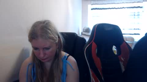 Snapshot of jenisandpeter chatting on 06-27-26, 07:02 JenisAndPeter online show from 06-27-26, 07:02