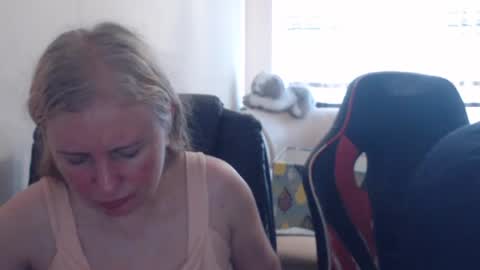 Snapshot of jenisandpeter chatting on 06-30-26, 04:30 JenisAndPeter online show from 06-30-26, 04:30