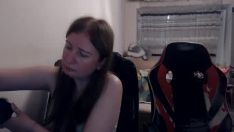 Snapshot of jenisandpeter chatting on 07-13-26, 06:55 JenisAndPeter online show from 07-13-26, 06:55
