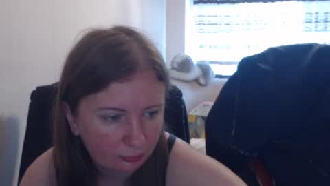 Snapshot of jenisandpeter chatting on 07-18-26, 06:17 JenisAndPeter online show from 07-18-26, 06:17