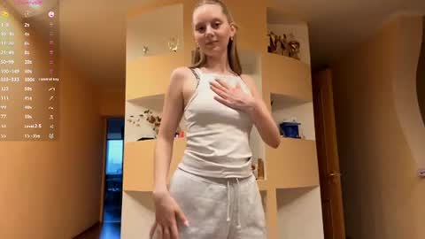 Snapshot of jenlauder chatting on 06-30-26, 04:30 Jen online show from 06-30-26, 04:30