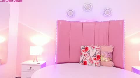 Snapshot of jenna_windsor chatting on 12-03-24, 04:28 Jenna online show from 12-03-24, 04:28