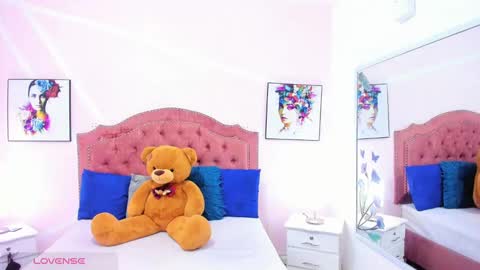 Snapshot of jenna_windsor chatting on 02-09-25, 01:14 Jenna online show from 02-09-25, 01:14