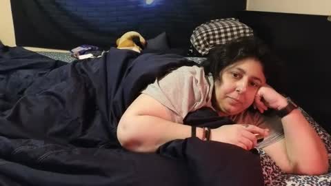 Snapshot of jennabrady chatting on 11-17-25, 02:01 Dragon Queen. Be my Dragon -- and online show from 11-17-25, 02:01