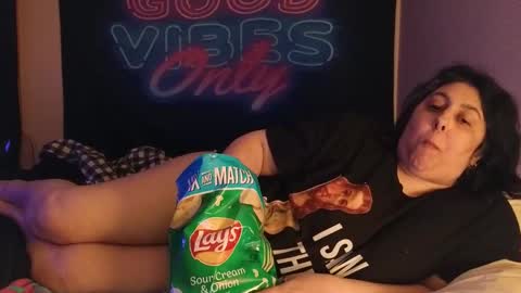 Snapshot of jennabrady chatting on 11-29-25, 02:47 Dragon Queen. Be my Dragon -- and online show from 11-29-25, 02:47