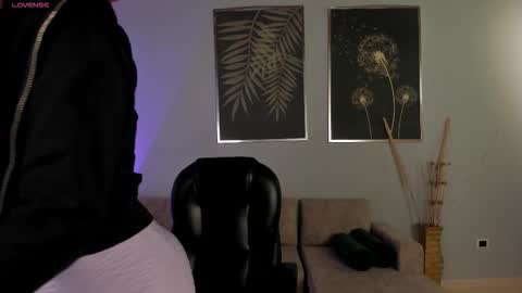 Jenna Olson  online show from 11-30-25, 11:25