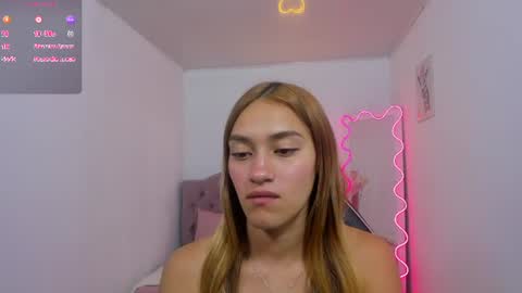 Snapshot of jenner_tay chatting on 07-08-26, 12:59 jenner online show from 07-08-26, 12:59