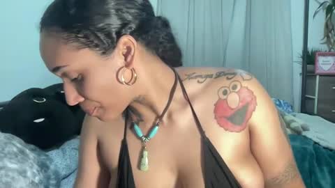 Snapshot of jenni_cash chatting on 02-19-25, 06:55 Mistress Jenni online show from 02-19-25, 06:55