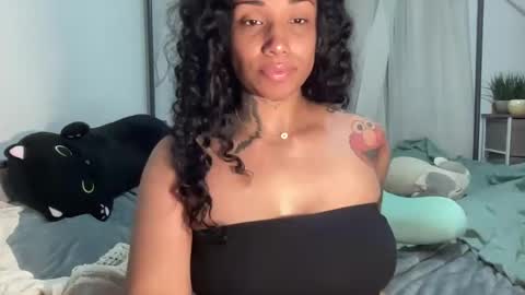 Snapshot of jenni_cash chatting on 03-11-25, 07:04 Mistress Jenni online show from 03-11-25, 07:04