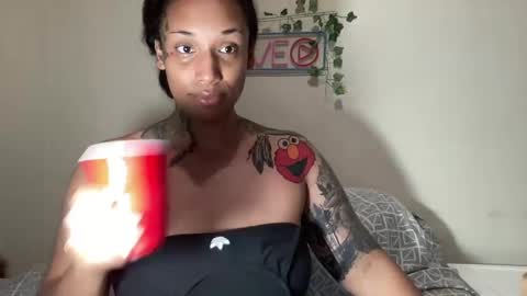 Snapshot of jenni_cash chatting on 09-28-25, 12:27 Mistress Jenni online show from 09-28-25, 12:27