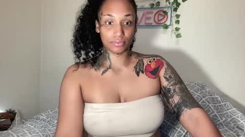 Snapshot of jenni_cash chatting on 09-30-25, 11:21 Mistress Jenni online show from 09-30-25, 11:21