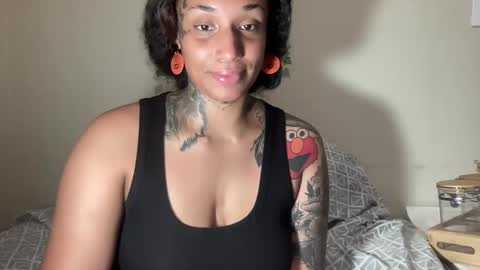 Snapshot of jenni_cash chatting on 10-14-25, 06:03 Mistress Jenni online show from 10-14-25, 06:03