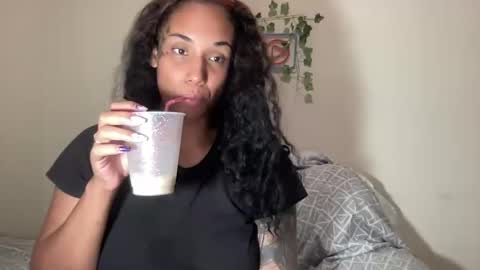 Snapshot of jenni_cash chatting on 10-17-25, 06:05 Mistress Jenni online show from 10-17-25, 06:05