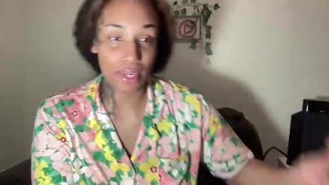 Snapshot of jenni_cash chatting on 10-27-25, 06:50 Mistress Jenni online show from 10-27-25, 06:50