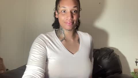 Snapshot of jenni_cash chatting on 11-06-25, 08:04 Mistress Jenni online show from 11-06-25, 08:04