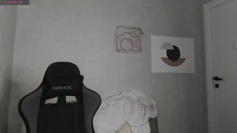 Snapshot of jennie_cartera chatting on 12-15-25, 01:32 Jennie online show from 12-15-25, 01:32